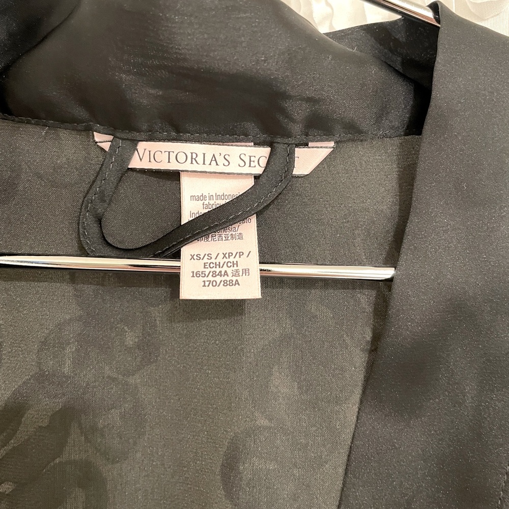 Victoria's Secret Satin Ruffle Short Robe XS/S - Picture 4 of 4